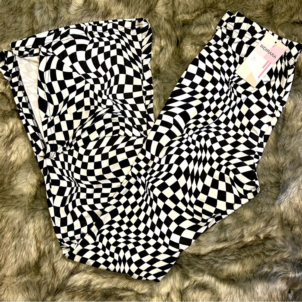 Black & White 🏁 Checkered Flare Leg Spandex Pants, SMALL